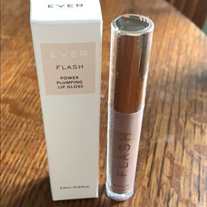 EVER Flash power plumping lip gloss by Stella &D.